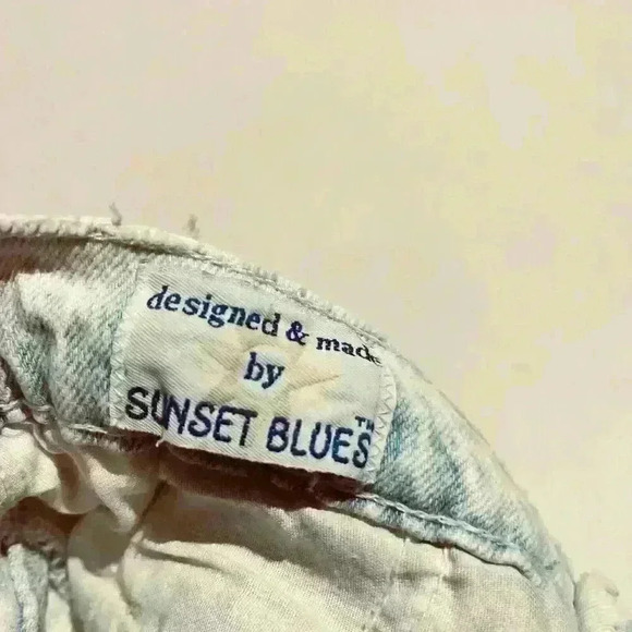 Vintage 80s Jean Shorts Pleated Blue Light Wash 24” Waist Bermuda Sunset Blues - Picture 3 of 11